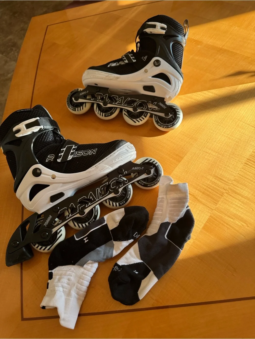 PApaison Kids Inline Roller Skates - Black & White  size 1-4